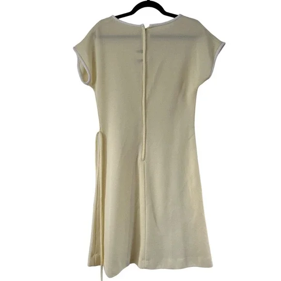 Vintage 1960s-1970s Pale Yellow Short Sleeve Knit Dress Size Medium - Picture 2 of 9
